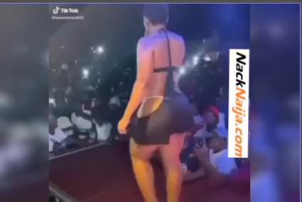 THROWBACK: Singer goes crazy, removes her pants and showcase her pussy THROWBACK: Singer goes crazy, removes her pants and showcase her pussy