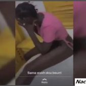 VIDEO: Horny teens nacking themselves in a hotel room