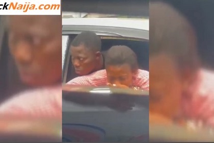 VIDEO: Cab driver caught nacking passenger in Lagos
